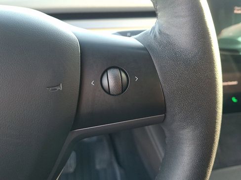 Used 2023 Tesla Model Y Long Range AWD/4WD image 23