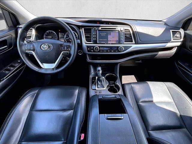 Used 2019 Toyota Highlander XLE FWD image 16
