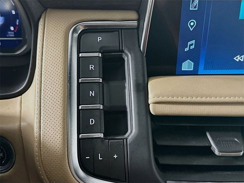 Used 2023 Chevrolet Tahoe Premier image 16