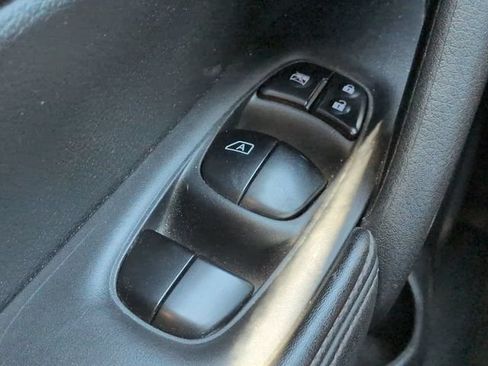 Used 2019 Nissan Rogue SV FWD image 23