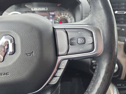 Used 2019 RAM 1500 Laramie AWD/4WD image 15