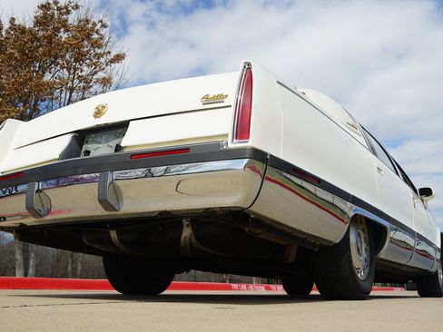 Used 1993 Cadillac Fleetwood Sedan image 16
