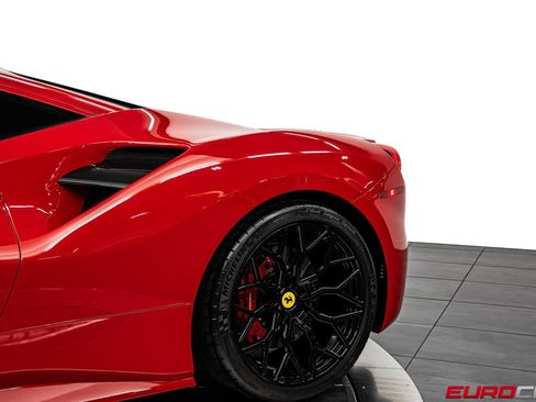 Used 2017 Ferrari 488 GTB RWD image 17