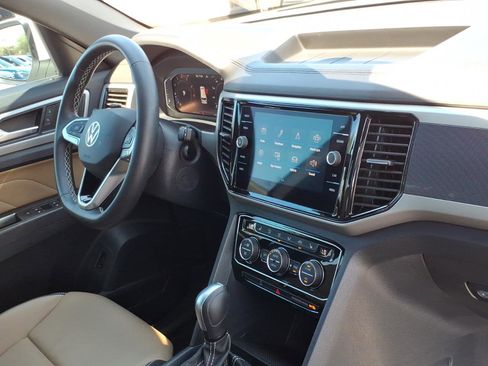 Certified 2023 Volkswagen Atlas Cross Sport SE w/ Panoramic Sunroof Package AWD/4WD image 13