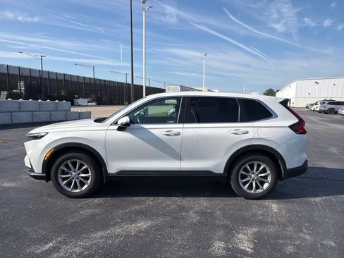 Used 2024 Honda CR-V EX image 3