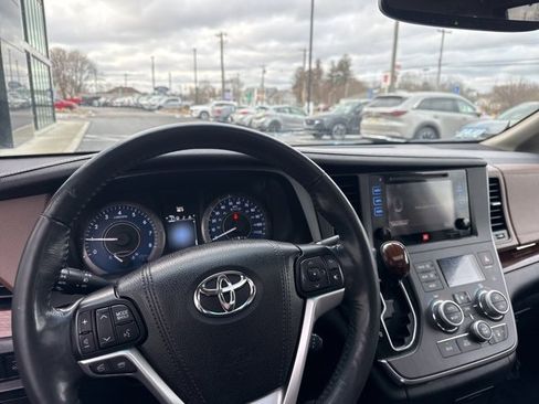 Used 2015 Toyota Sienna Limited Premium image 26