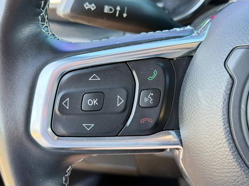 Used 2022 Jeep Wrangler Unlimited Sahara w/ Cold Weather Group AWD/4WD image 16