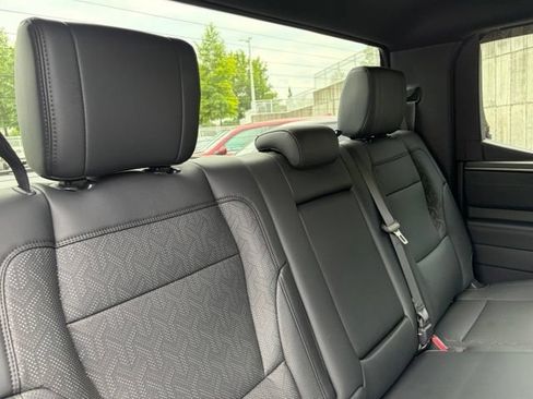 Used 2025 Toyota Tundra Limited AWD/4WD image 34