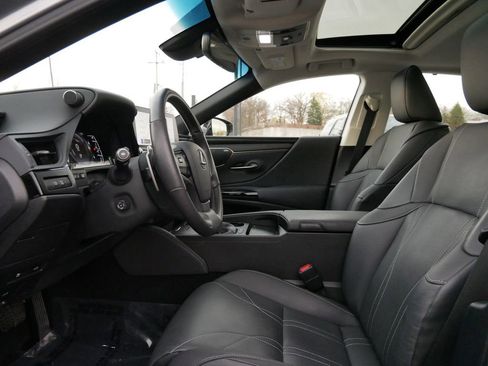 Certified 2023 Lexus ES 300h Ultra Luxury w/ Accessory Package (Z2) FWD image 9