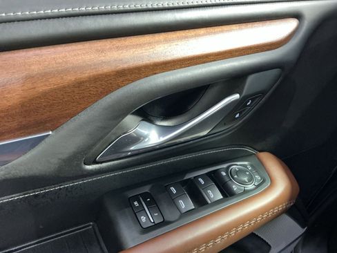 Used 2023 GMC Yukon Denali Ultimate image 16