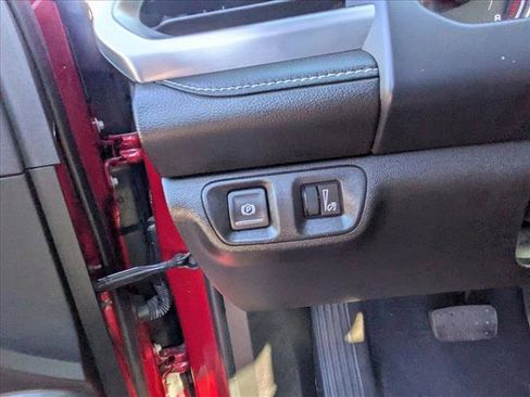 Used 2023 GMC Acadia SLT image 19