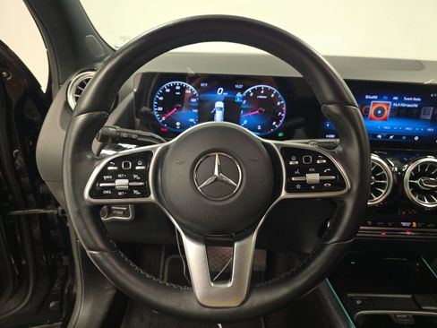 Used 2023 Mercedes-Benz GLA 250 4MATIC w/ Premium Package image 11