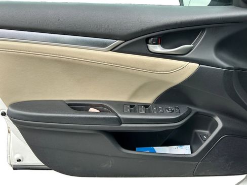Used 2018 Honda Civic Touring image 17