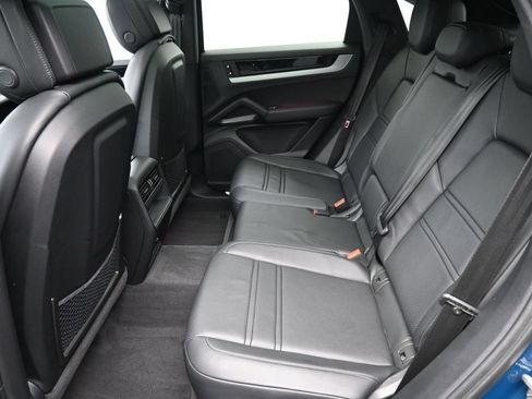 Certified 2025 Porsche Cayenne Coupe AWD/4WD image 7