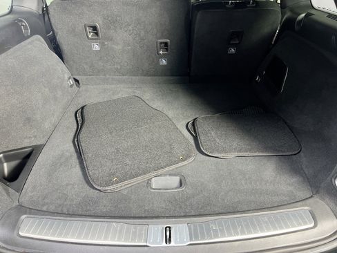 Used 2022 Jeep Grand Cherokee Overland w/ Luxury Tech Group IV image 28