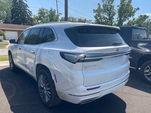Used 2025 Buick Enclave Avenir w/ LPO, Floor Liner Package AWD/4WD image 5