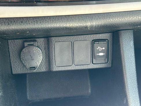 Used 2019 Toyota Corolla LE FWD image 22