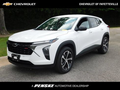 Certified 2025 Chevrolet Trax RS w/ Driver Confidence Package FWD image 1