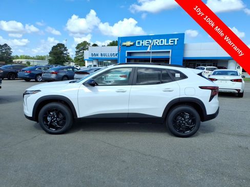 New 2026 Chevrolet Trax LT w/ Driver Confidence Package FWD image 2