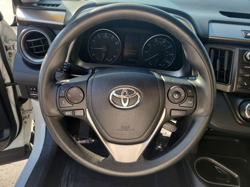 Used 2018 Toyota RAV4 LE image 27