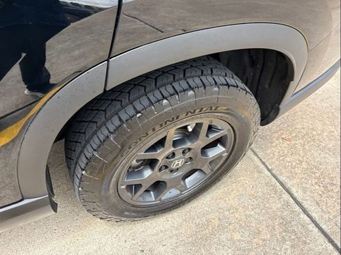 Used 2025 Honda Pilot TrailSport image 5