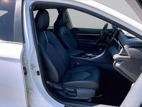 Used 2022 Toyota Camry SE w/ Audio Upgrade Package FWD image 7