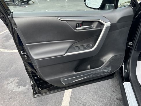 New 2025 Toyota RAV4 XLE w/ Convenience Package AWD/4WD image 23