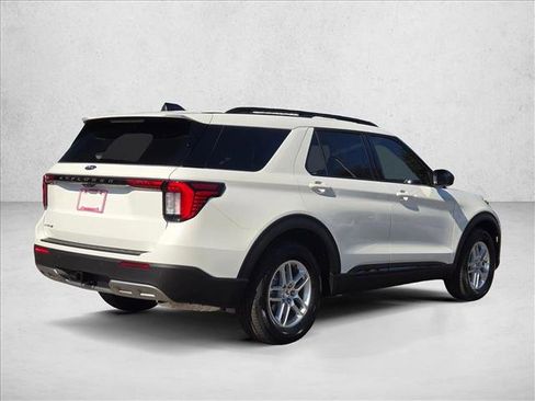 New 2026 Ford Explorer Active w/ Active Comfort Package image 2