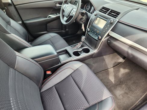 Used 2015 Toyota Camry SE image 18