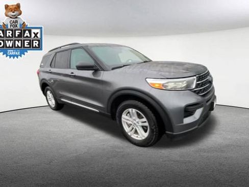 Used 2023 Ford Explorer XLT image 2