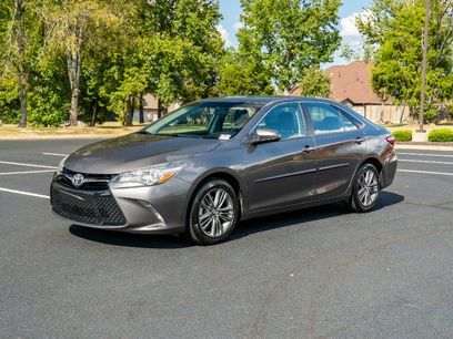 Used 2016 Toyota Camry SE w/ Moonroof Package