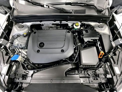 Used 2023 Volvo XC40 B5 Ultimate w/ Climate Package image 9