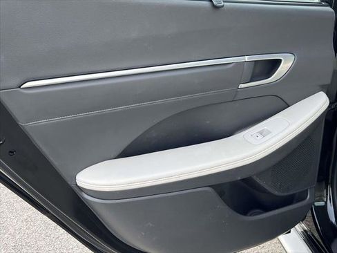 Used 2022 Hyundai Sonata Limited w/ Cargo Package FWD image 11