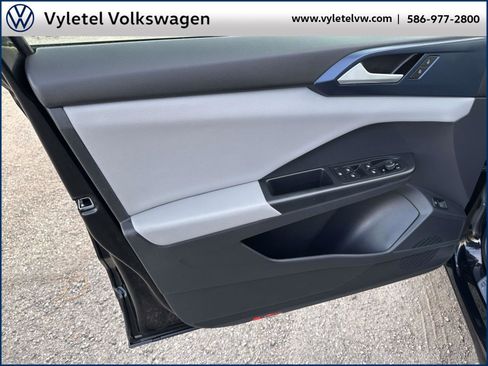 Certified 2023 Volkswagen Taos SE w/ Black Wheel Package image 16