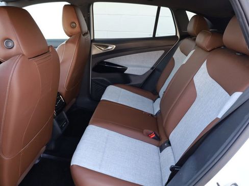 Used 2023 Volkswagen ID.4 Pro image 19