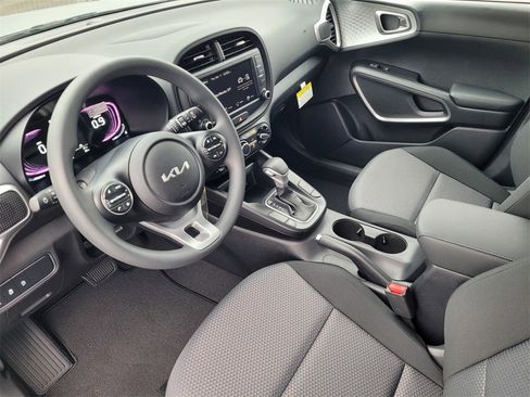 Used 2025 Kia Soul LX image 8