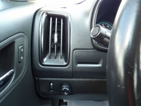 Used 2022 Chevrolet Colorado LT w/ Fleet Safety Package RWD image 19