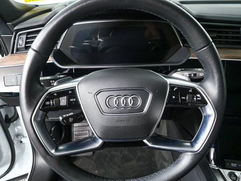 Certified 2022 Audi e-tron Premium image 8