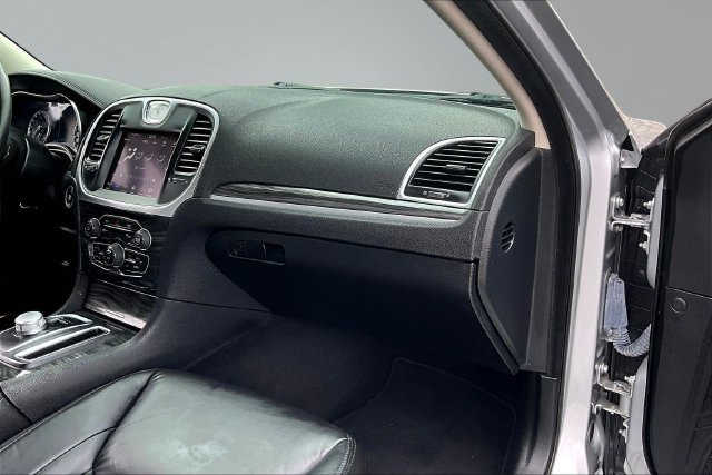 Used 2021 Chrysler 300 Touring L RWD image 26