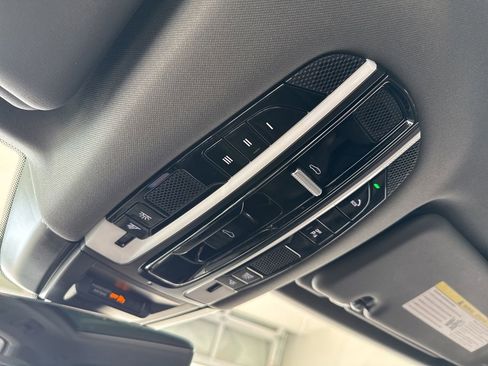 Used 2023 Porsche Cayenne Platinum Edition AWD/4WD image 32
