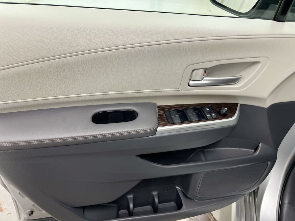 Used 2023 Toyota Sienna XLE AWD/4WD image 21