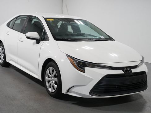 Certified 2024 Toyota Corolla LE FWD image 3