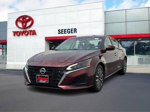 Used 2023 Nissan Altima 2.5 SV image 6