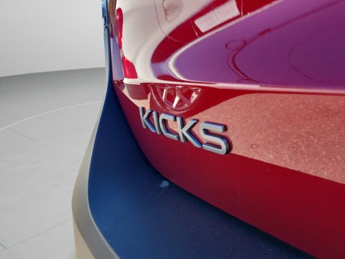 Certified 2025 Nissan Kicks SV FWD image 8