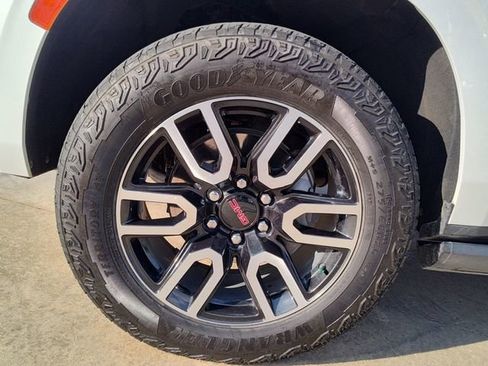 Used 2023 GMC Yukon XL AT4 image 16