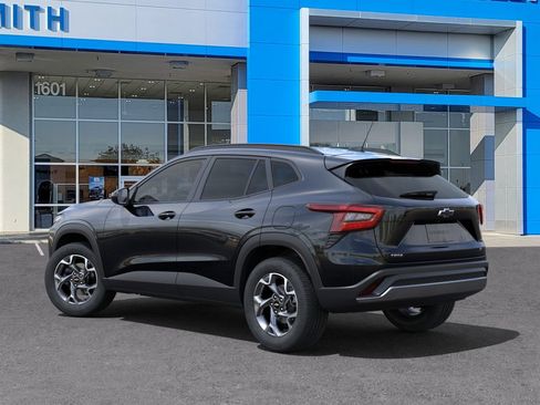 New 2025 Chevrolet Trax LT w/ Sunroof Package FWD image 3