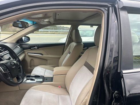 Used 2012 Toyota Camry XLE w/ Leather Pkg image 10