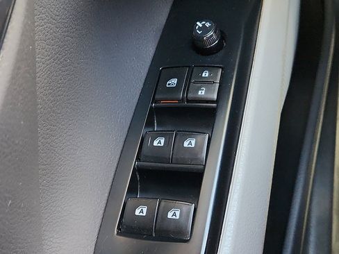 Used 2020 Toyota Camry L image 17