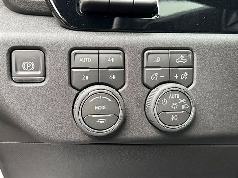 New 2026 Chevrolet Silverado 2500 ZR2 w/ LPO, Dark Essentials Package image 27