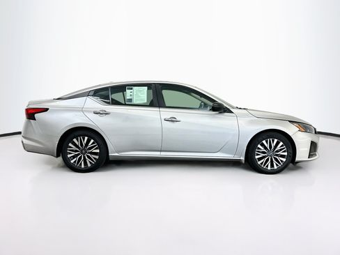 Used 2024 Nissan Altima 2.5 SV FWD image 10